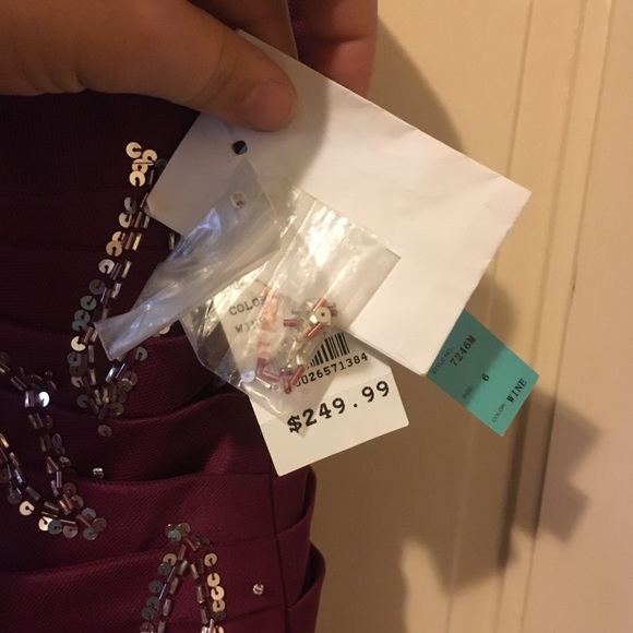 Dress - Picture 4 of 5